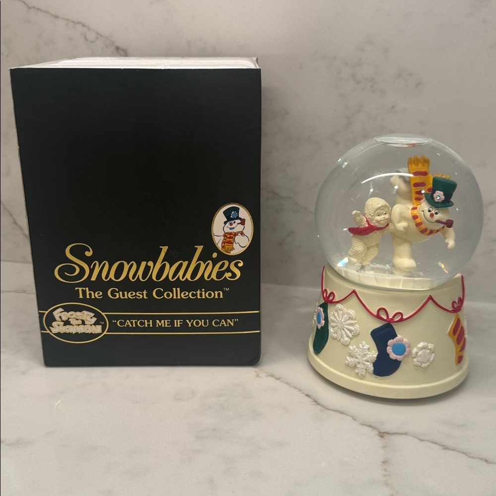 Department 56 Frosty the Snowman “Catch Me if You Can” Musical Snow Globe